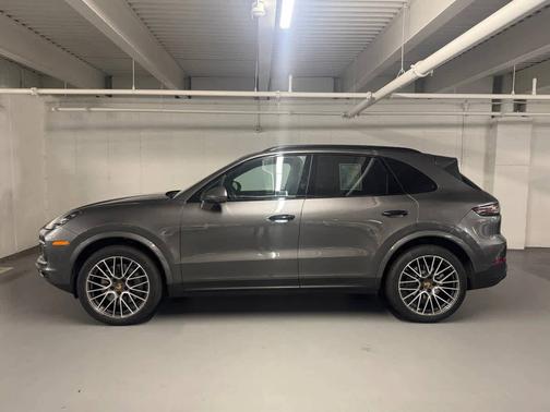 Quartzite Grey Metallic 2023 Porsche Cayenne