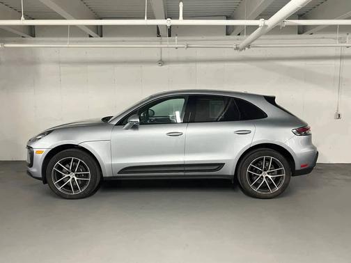 Dolomite Silver Metallic 2025 Porsche Macan