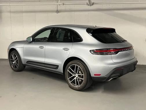 Dolomite Silver Metallic 2025 Porsche Macan