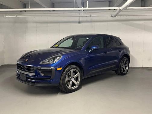 Gentian Blue Metallic 2025 Porsche Macan