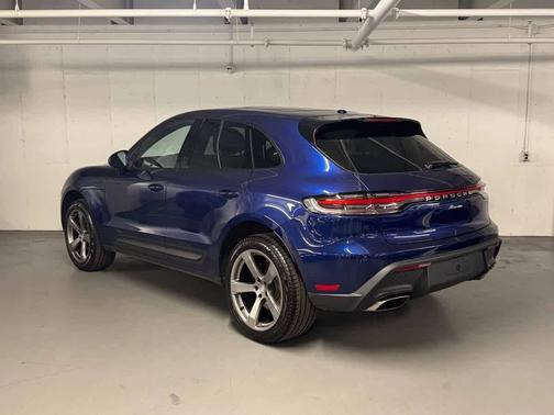 Gentian Blue Metallic 2025 Porsche Macan