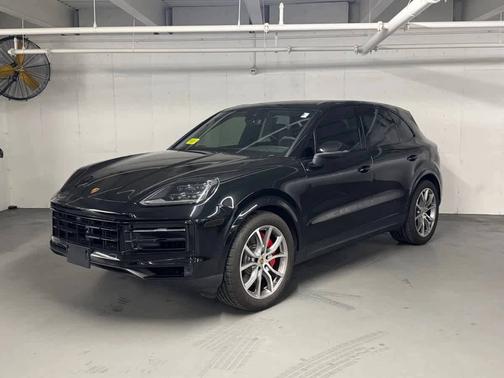 Chromitblack Metallic 2024 Porsche Cayenne