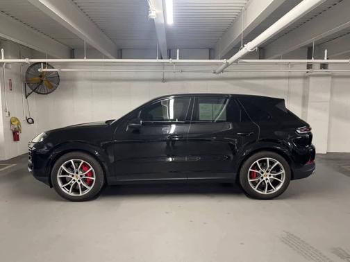 Chromitblack Metallic 2024 Porsche Cayenne