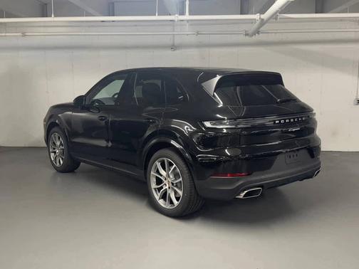 Chromite Black Metallic 2026 Porsche Cayenne