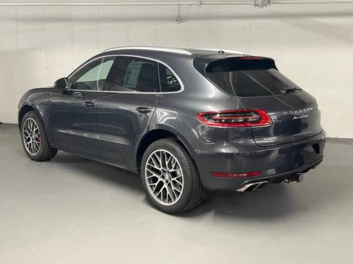 Vulcano Gray Metallic 2018 Porsche Macan