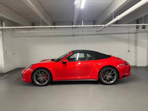 Guards Red 2018 Porsche 911