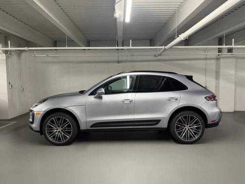 Dolomite Silver Metallic 2026 Porsche Macan