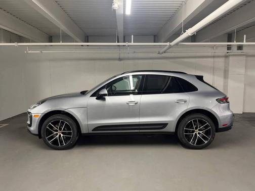 Dolomite Silver Metallic 2026 Porsche Macan