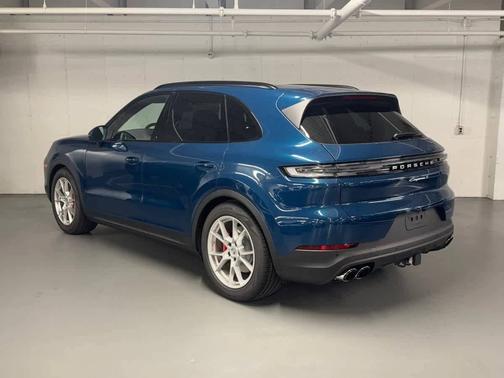 Montego Blue Metallic 2025 Porsche Cayenne