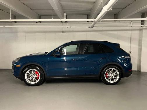Montego Blue Metallic 2025 Porsche Cayenne