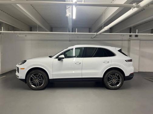 Carrara White Metallic 2024 Porsche Cayenne