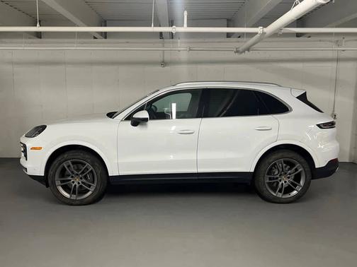 Carrara White Metallic 2024 Porsche Cayenne