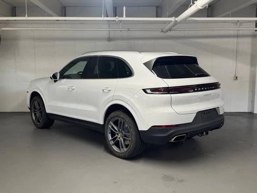 Carrara White Metallic 2024 Porsche Cayenne