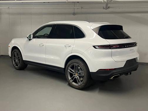 Carrara White Metallic 2024 Porsche Cayenne
