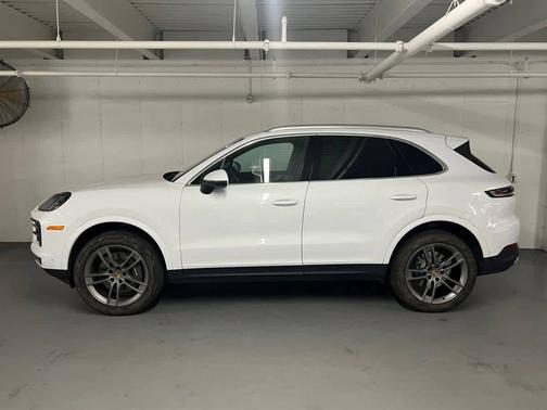 Carrara White Metallic 2024 Porsche Cayenne
