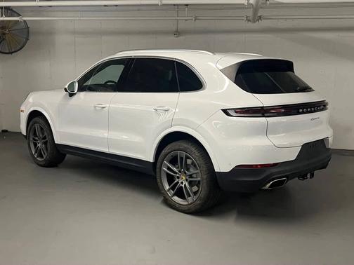 Carrara White Metallic 2024 Porsche Cayenne