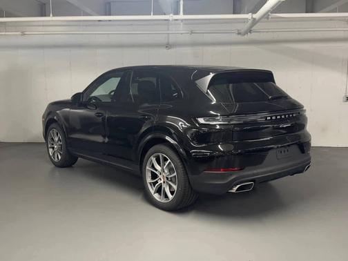 Chromite Black Metallic 2026 Porsche Cayenne