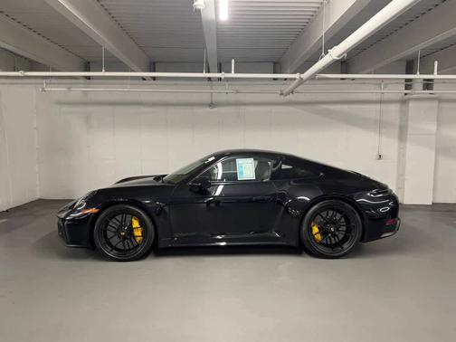 Jet Black Metallic 2025 Porsche 911