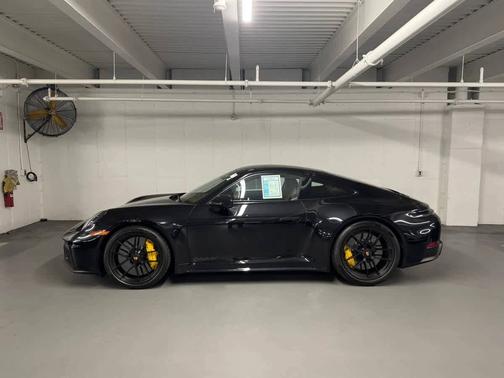 Jet Black Metallic 2025 Porsche 911