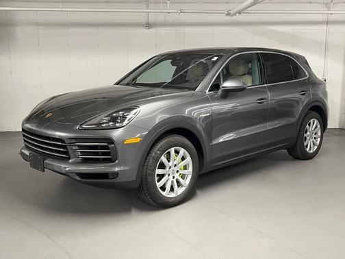 Quartzite Grey Metallic 2021 Porsche Cayenne