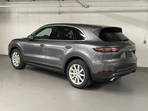 Quartzite Grey Metallic 2021 Porsche Cayenne