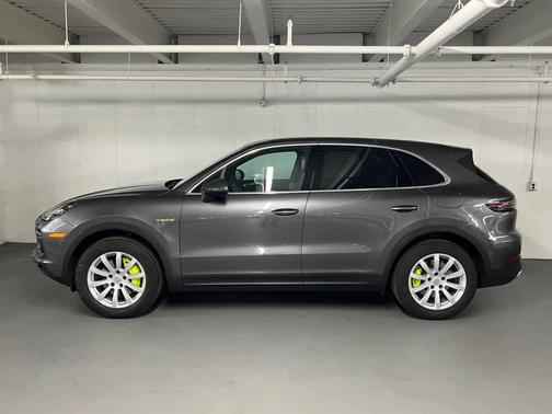 Quartzite Grey Metallic 2021 Porsche Cayenne