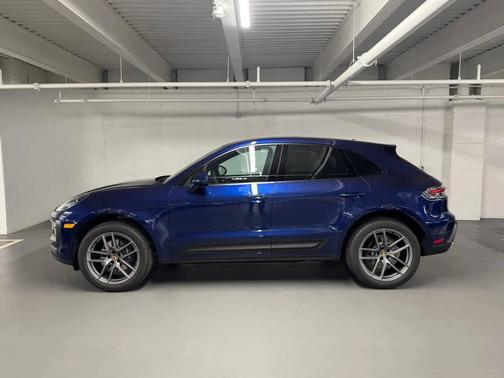 Gentian Blue Metallic 2026 Porsche Macan
