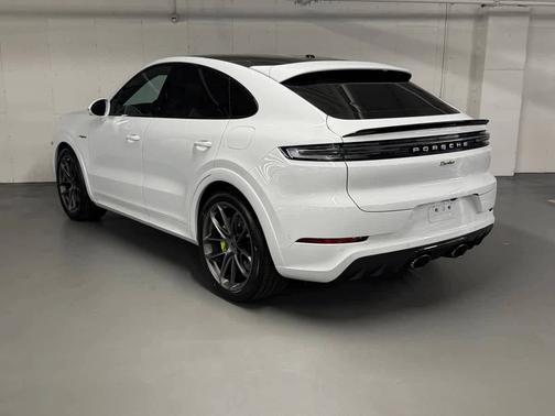 Carrara White Metallic 2025 Porsche Cayenne