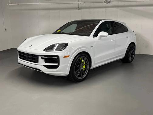 Carrara White Metallic 2025 Porsche Cayenne