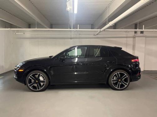 Jet Black Metallic 2022 Porsche Cayenne