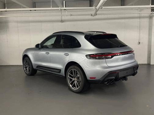 Dolomite Silver Metallic 2026 Porsche Macan