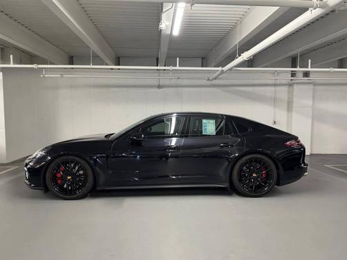 Jet Black Metallic 2017 Porsche Panamera