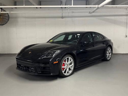 Jet Black Metallic 2026 Porsche Panamera