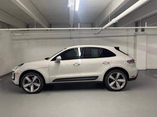 Chalk 2024 Porsche Macan
