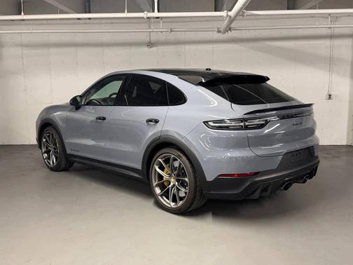 Arctic Grey 2022 Porsche Cayenne