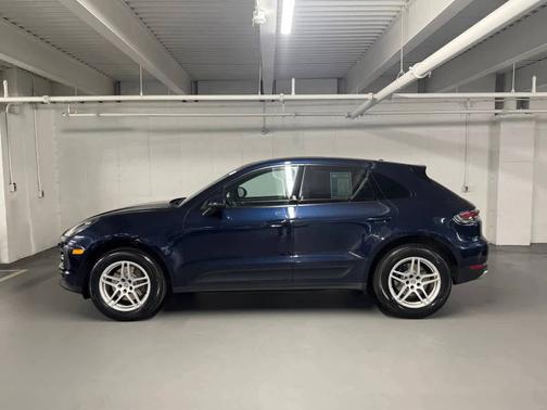 Night Blue Metallic 2020 Porsche Macan