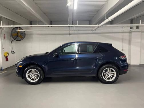 Night Blue Metallic 2020 Porsche Macan