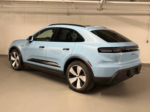 Frozen Blue Metallic 2024 Porsche Macan