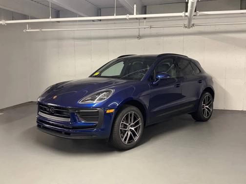 Gentian Blue Metallic 2026 Porsche Macan