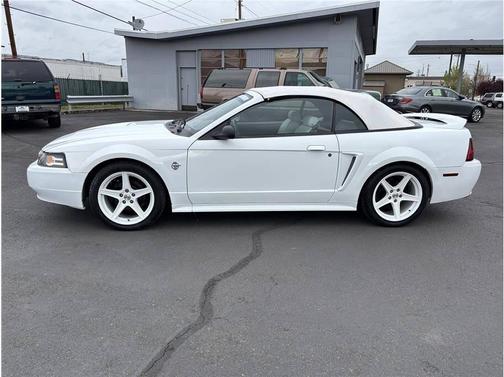 White 1999 Ford Mustang GT