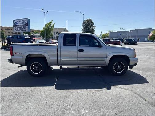 Champagne 2006 Chevrolet Silverado 1500 LT Extended Cab