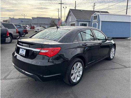 2013 Chrysler 200 LX