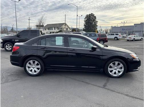 2013 Chrysler 200 LX