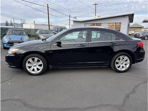 2013 Chrysler 200 LX