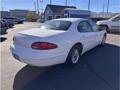 White 2000 Chrysler Concorde LXi