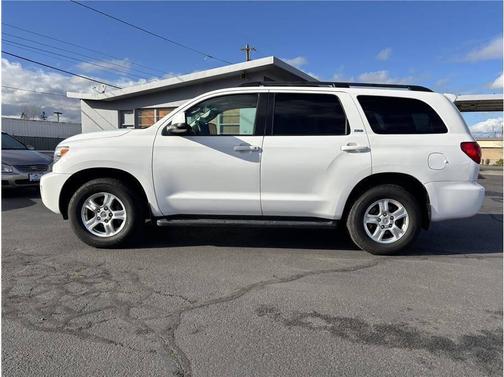 2015 Toyota Sequoia SR5