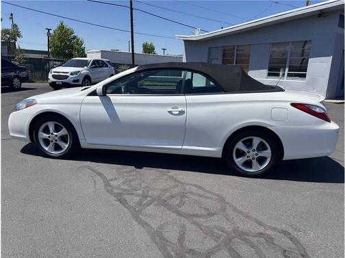 Pearl White 2008 Toyota Camry Solara SLE
