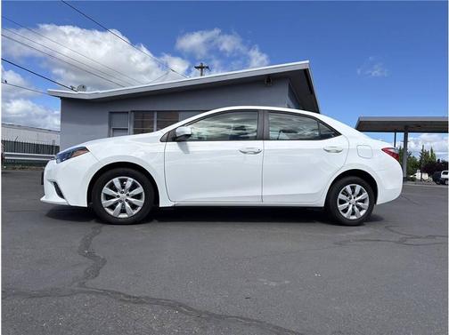 White 2015 Toyota Corolla LE
