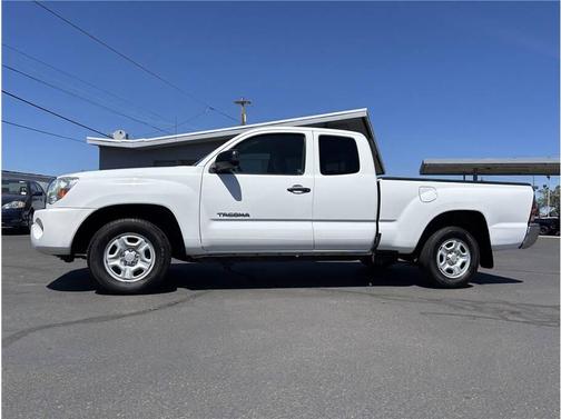 White 2010 Toyota Tacoma Access Cab