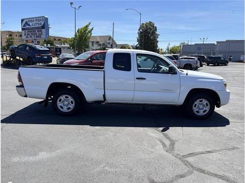 White 2010 Toyota Tacoma Access Cab